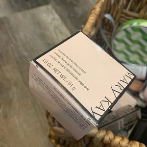 Mary Kay intense moisturizing cream